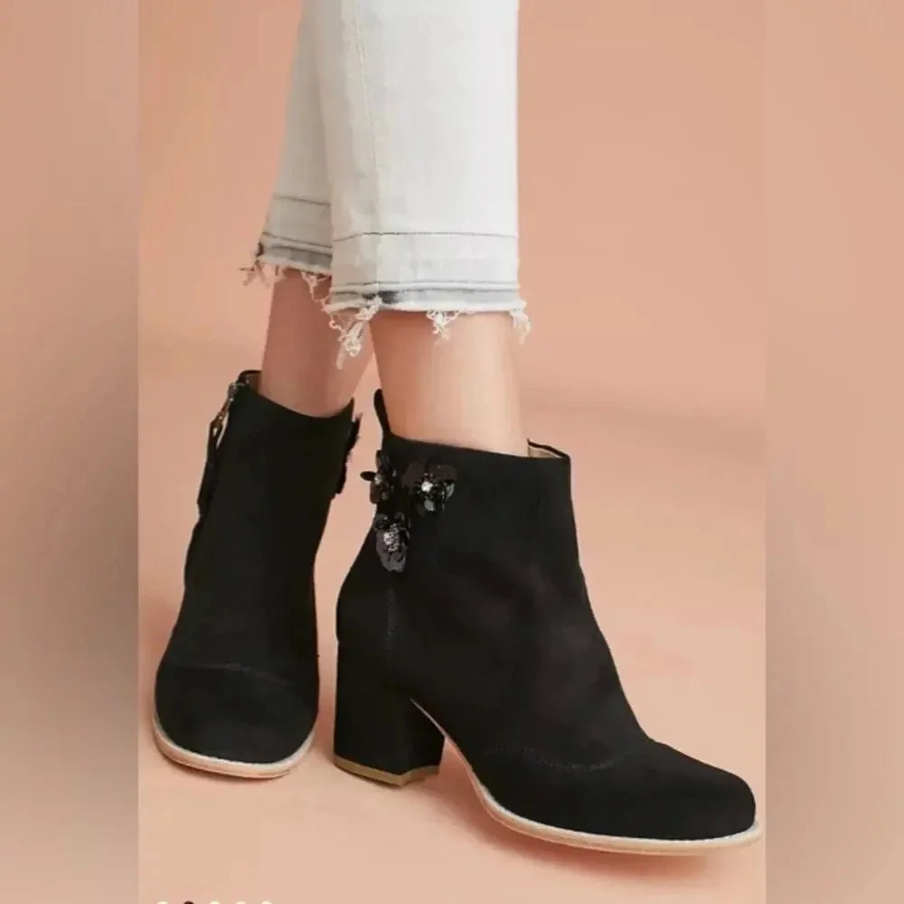 Bill Blass Floral Beaded Floral Embellished Black Suede Heeled Ankle Boots-9